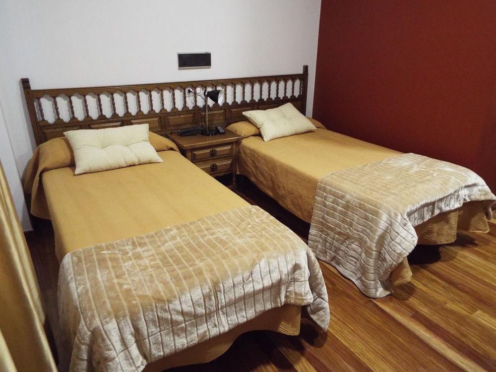 Hotel Ansuina Banos Del Molgas Exteriör bild
